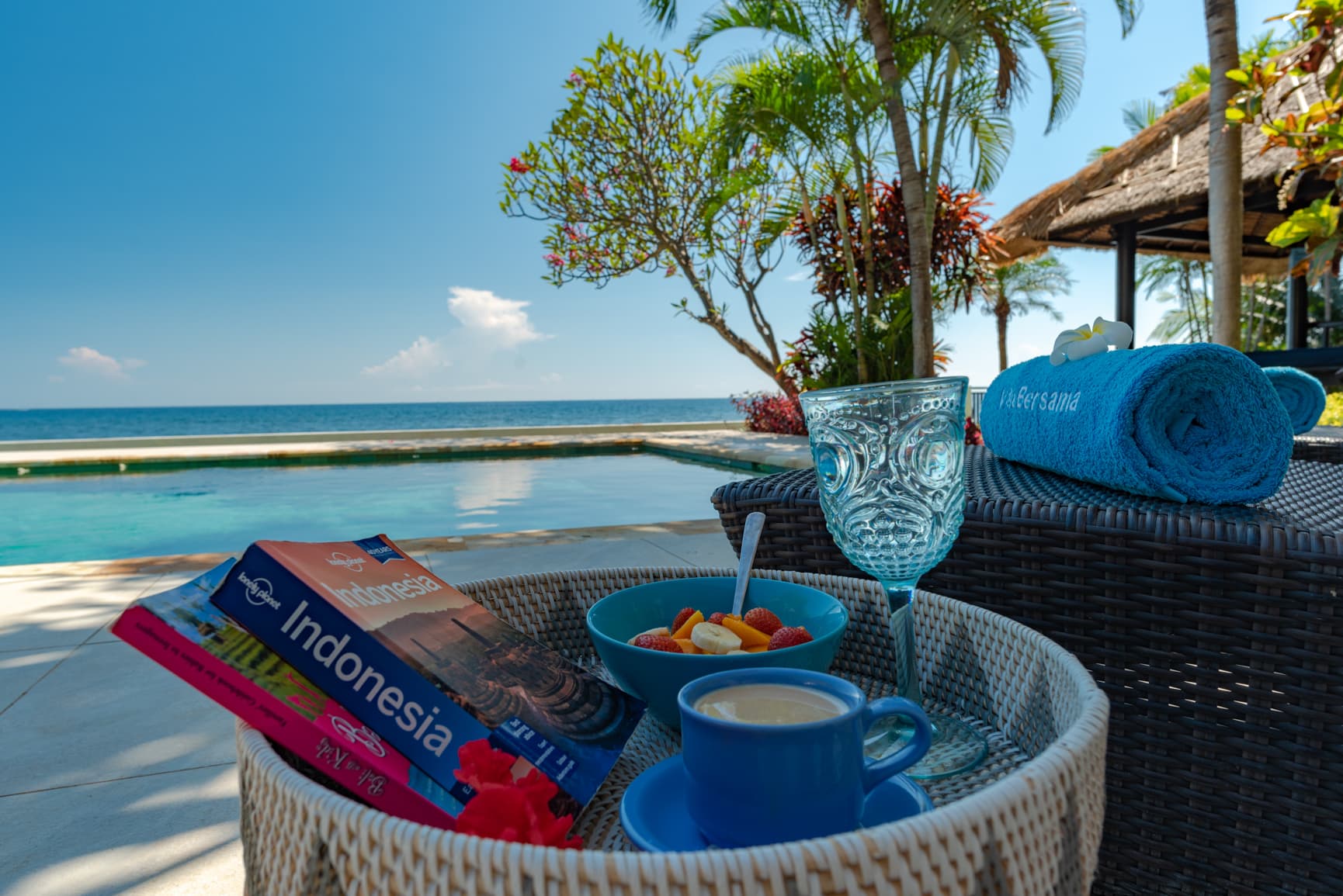 Villa Bersama — garden, pool and beach (4)