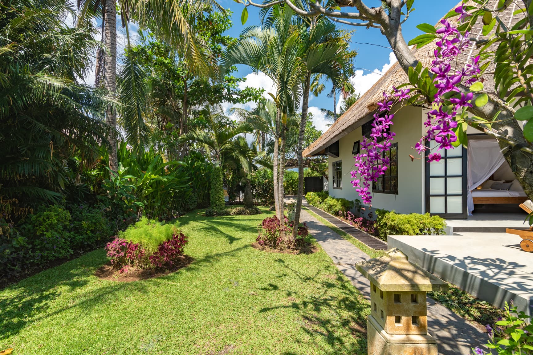 Villa Bersama — garden, pool and beach (12)