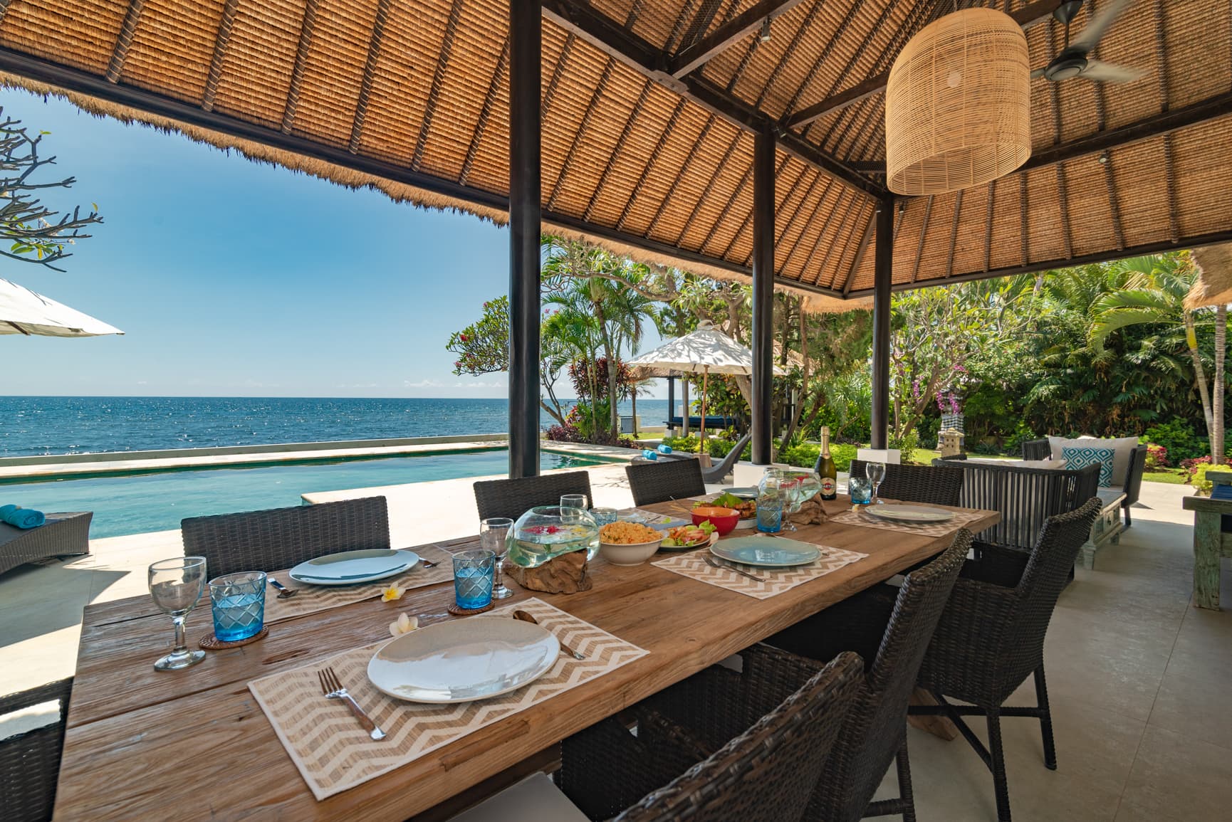 Villa Bersama — garden, pool and beach (10)