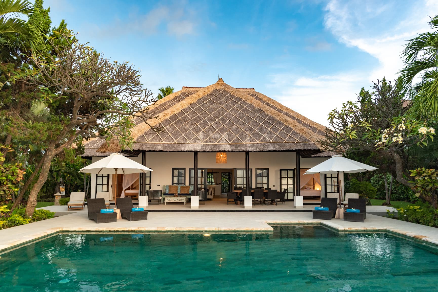 Villa Bersama — garden, pool and beach (2)