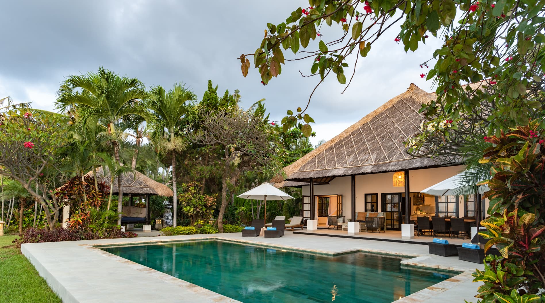 Villa Bersama — garden, pool and beach (7)
