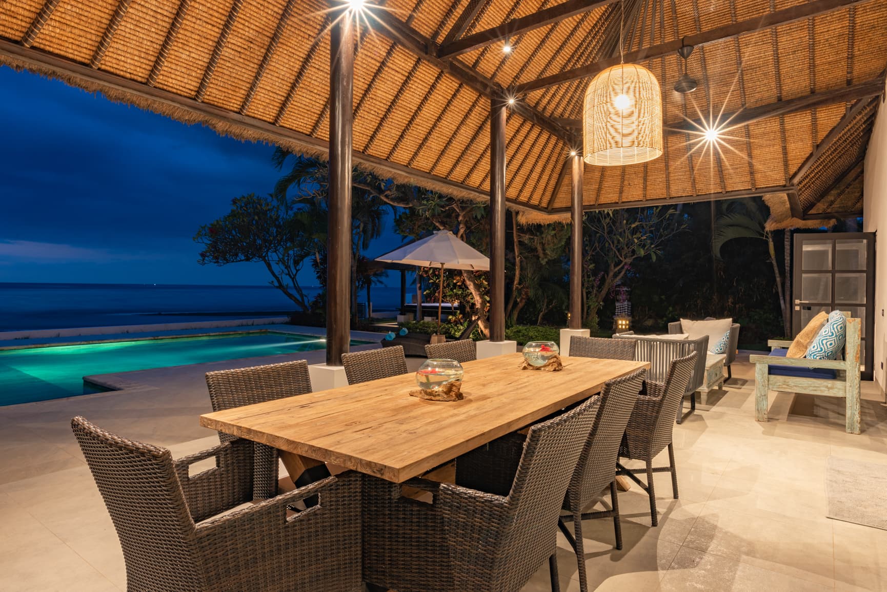 Villa Bersama — garden, pool and beach (9)